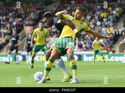 Norwich City Moritz Leitner und Middlesbrough ist Britt Assombalonga tussle während der Sky Bet Championship Match an der Carrow Road, Norwich. Stockfoto