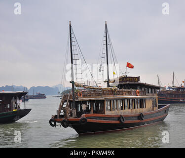 Halong Bucht, Vietnam Stockfoto