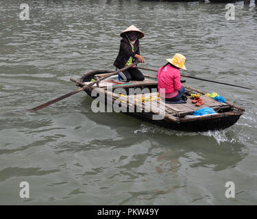 Halong Bucht, Vietnam Stockfoto