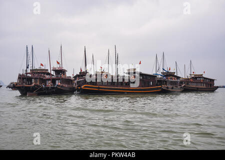 Halong Bucht, Vietnam Stockfoto