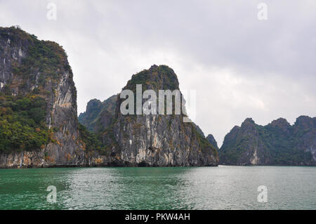 Halong Bucht, Vietnam Stockfoto
