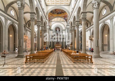 Innenraum der Basilika San Lorenzo, Florenz, Toskana, Italien | Basilica di San Lorenzo, Florenz, Toskana, Italien Stockfoto