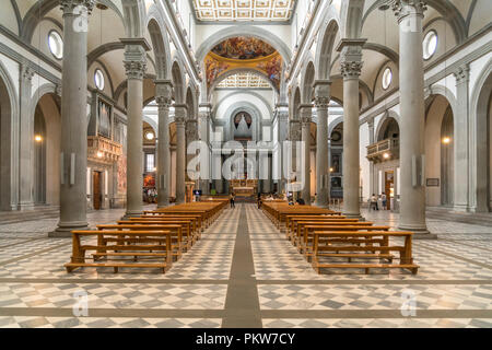 Innenraum der Basilika San Lorenzo, Florenz, Toskana, Italien | Basilica di San Lorenzo, Florenz, Toskana, Italien Stockfoto