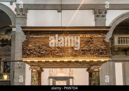 Donatellos Kanzel, Basilica di San Lorenzo, Florenz, Toskana, Italien | bronze Kanzel von Donatello, Basilica di San Lorenzo, Florenz, Toskana, Italien Stockfoto