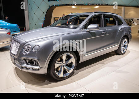 FRANKFURT, Deutschland - 13.09.2017: Neue 2018 Bentley Bentayga SUV-Auto auf der Frankfurter IAA vorgestellt. Stockfoto