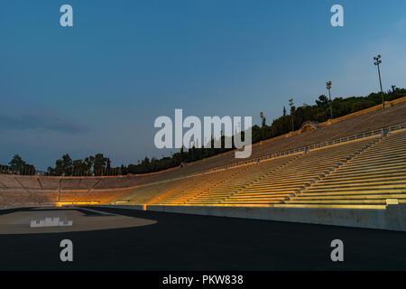 Panathenaic Kallimarmaro Stadion oder an der Blauen Stunde, Athen, Griechenland Stockfoto