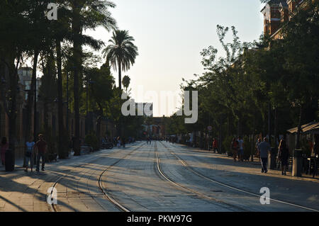Straßenszene in der Stadt Sevilla, die Hauptstadt von Andalusien und berühmten Reiseziel in Spanien Stockfoto