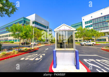 Sunnyvale, Kalifornien, USA - 12. August 2018: Yahoo Security Checkpoint bei Yahoo Inc Sitz in 701 Erste Ave, Silicon Valley, CA. Yahoo ist einer der wichtigsten Suchmaschine Portale. Stockfoto