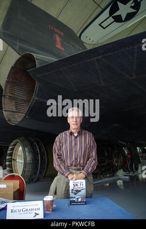 Reich Graham Pilot von Lockheed SR-71 Blackbird spyplane Jet, hinter ihm. Oberst Richard Graham USAF United States Air Force. Buch Autor auf SR-71 Stockfoto