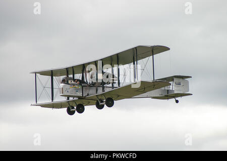 Vickers Vimy britisches schweres Bomberflugzeug, Doppeldecker des Ersten Weltkriegs, des Ersten Weltkriegs, des Ersten Weltkriegs. Neugestaltung des Alcock & Brown Atlantic Fluges Stockfoto