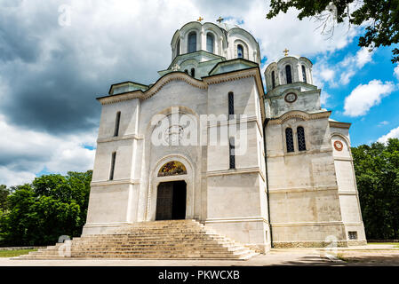 Saint George's Kirche Oplenac, ist das Mausoleum der serbischen und jugoslawischen königlichen Hauses Karadjordjevic, oben auf dem Hügel, Oplenac Stadt Topola. Stockfoto