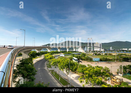 Thuan Phuoc Brücke am Fluss Han in DaNang, Vietnam. Stadt Da Nang ist ein berühmter Ort für Reisen in Zentralvietnam Stockfoto