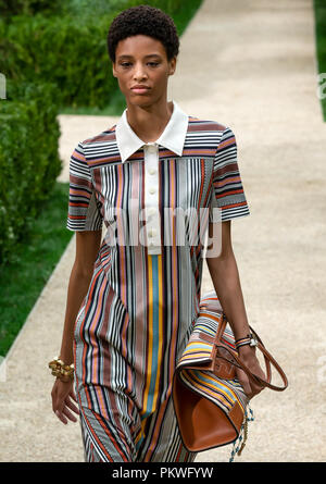 NEW YORK, NY-September 07, 2018: Janaye Furman geht der Start- und Landebahn an der Tory Burch Frühling Sommer 2019 fashion show während der New York Fashion Week Stockfoto