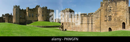 Alnwick Castle, der Heimat der Herzog von Northumberland, Panorama Stockfoto