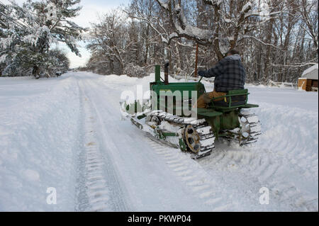 Snow Fall in Virginia Aufzeichnung und hier in Pine Grove in den Blue Ridge Mountains gab es so viel wie 27 Zoll. Die einzige Sache, die morgen afte Stockfoto