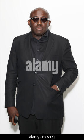 Edward Enninful an der vorderen Zylinderreihe während der Alexa Chung der London Fashion Week im September 2018 zeigen an der Victoria House in London. Stockfoto