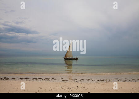 Ebbe in einem Galu Kinondo - Beach, Kenia Stockfoto