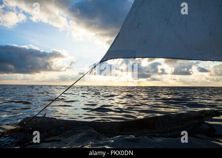 Blick von authentischen afrikanischen Boot, von Mango Tree. Galu Kinondo - Beach, Kenia... Stockfoto