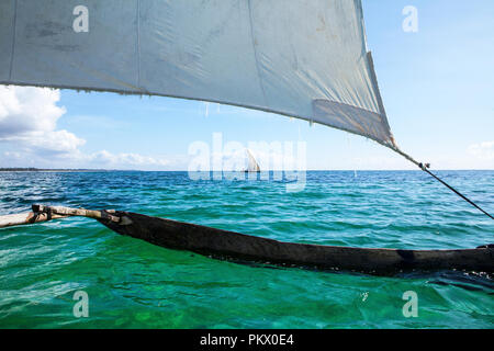 Blick von authentischen afrikanischen Boot, von Mango Tree. Galu Kinondo - Beach, Kenia... Stockfoto