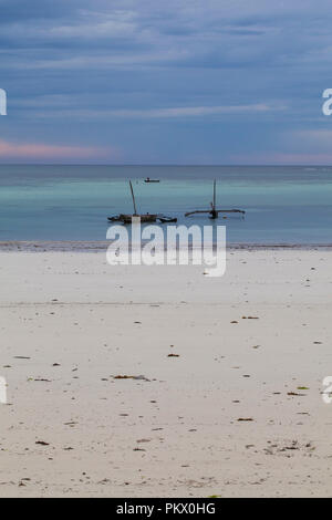 Ebbe in einem Galu Kinondo - Beach, Kenia Stockfoto