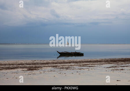 Ebbe in einem Galu Kinondo - Beach, Kenia Stockfoto