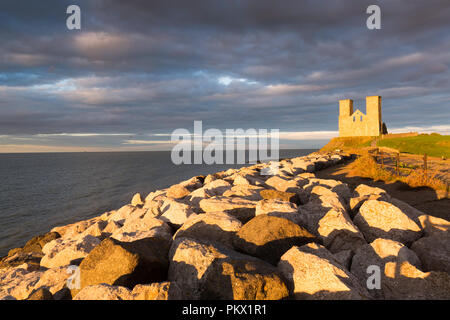 Vor Sonnenuntergang Licht auf Reculver Towers an der Nord Küste von Kent. Stockfoto