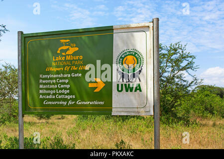 Zeichen, Lake-Mburo-Nationalpark mit Wegbeschreibungen zu Kwaninyanshara Tor, Rwonyo Camp, Sankt Lorenzen Camp, Arcadia Mihingo Lodge & Cottages, Uganda Ostafrika Stockfoto