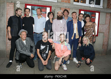 War Premiere des o-von Da'im Abaton Kino in Hamburg Mit: Johannes Haas, Dario Suter (DCM), Florian Schmidt Prange (Tatami Filme), Maria Köpf (Ffhsh), Jakob Lass (Regie), Benjamin Seikel (C-Filme), David Schuetter, Niklas Bruhn, Tinka Fuerst Bela B Felsenheimer, Mathias Bloech, Felix Maria Zeppenfeld (vom Mädchen), Martina Schoene Radunski Wo: Hamburg, Deutschland Wann: 15 Aug 2018 Quelle: Becher/WENN.com Stockfoto