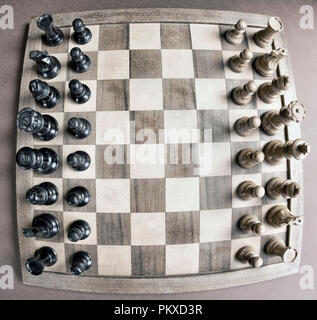 Schachbrett von oben Perspektive in Schwarz und Weiß. Stockfoto