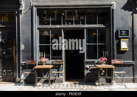 Andrew Edmunds Restaurant mit seiner shabby chic Charme auf Soho Stockfoto