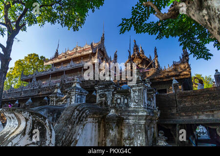 Shwenandaw Kyaung Tempel oder Golden Palace Kloster in Mandalay, Myanmar Stockfoto