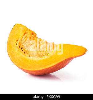 Frische organische orange Kürbis Slice auf weißem Hintergrund Stockfoto