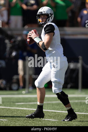 South Bend, Indiana, USA. 15 Sep, 2018. Vanderbilt Quarterback Kyle Shurmur (14) den Ball während der NCAA Football Spiel Action zwischen der Vanderbilt Commodores und die Notre Dame Fighting Irish im Notre Dame Stadium in South Bend, Indiana. Johann Mersits/CSM/Alamy leben Nachrichten Stockfoto