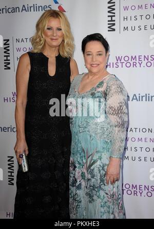 Beverly Hills, CA. 15 Sep, 2018. Sandra Lee, Kathy Bates in der Ankunftshalle für Geschichte Museum 7. jährliche Frauen National Women's Making History Awards, The Beverly Hilton, Beverly Hills, CA 15. September 2018. Credit: Elizabeth Goodenough/Everett Collection/Alamy leben Nachrichten Stockfoto