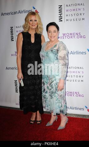 Beverly Hills, CA. 15 Sep, 2018. Sandra Lee, Kathy Bates in der Ankunftshalle für Geschichte Museum 7. jährliche Frauen National Women's Making History Awards, The Beverly Hilton, Beverly Hills, CA 15. September 2018. Credit: Elizabeth Goodenough/Everett Collection/Alamy leben Nachrichten Stockfoto