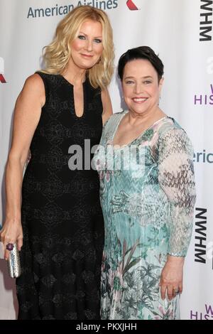 Beverly Hills, CA. 15 Sep, 2018. Sandra Lee, Kathy Bates in der Ankunftshalle für Geschichte Museum 7. jährliche Frauen National Women's Making History Awards, The Beverly Hilton, Beverly Hills, CA 15. September 2018. Credit: Priscilla Grant/Everett Collection/Alamy leben Nachrichten Stockfoto