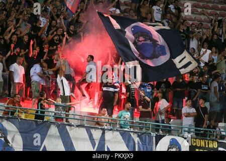 Kampanien, Italien. 15. September 2018. Italienische Serie A Fußballspiel Napoli - Fiorentina im Stadion San Paolo in Foto Anhänger Napoli während dem Spiel SSC Neapel - Fiorentina Credit: Antonio Balasco/Alamy leben Nachrichten Stockfoto