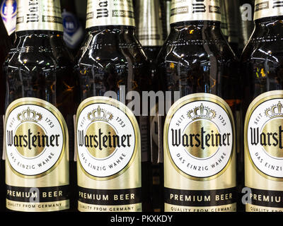 Kiew, Ukraine. 13 Sep, 2018. Warsteiner Premium Bier im Laden gesehen. Quelle: Igor Golovniov/SOPA Images/ZUMA Draht/Alamy leben Nachrichten Stockfoto