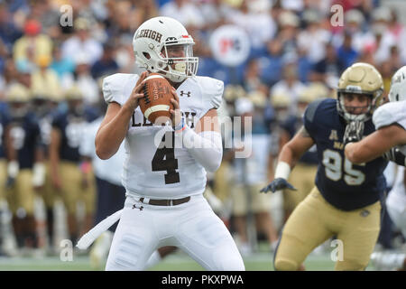 Annapolis, Maryland, USA. 15 Sep, 2018. Quarterback BRAD MAYES (4) zurück, während das Spiel auf navy-marine Kulturpflanzen Memorial Stadium in Annapolis, Maryland, statt. Credit: Amy Sanderson/ZUMA Draht/Alamy leben Nachrichten Stockfoto