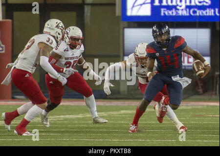 Tucson, Arizona, USA. 15 Sep, 2018. Arizona Quarterback KHALIL TATE (14) Läuft die Kugel gegen Southern Utah Samstag, Sept. 15, 2018, at Arizona Stadium in Tucson, Arizona. Credit: Jeff Braun/ZUMA Draht/Alamy leben Nachrichten Stockfoto