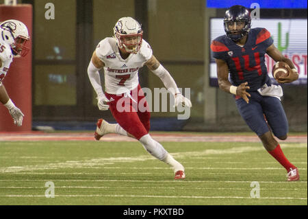 Tucson, Arizona, USA. 15 Sep, 2018. Arizona Quarterback KHALIL TATE (14) Läuft die Kugel gegen Southern Utah Samstag, Sept. 15, 2018, at Arizona Stadium in Tucson, Arizona. Credit: Jeff Braun/ZUMA Draht/Alamy leben Nachrichten Stockfoto