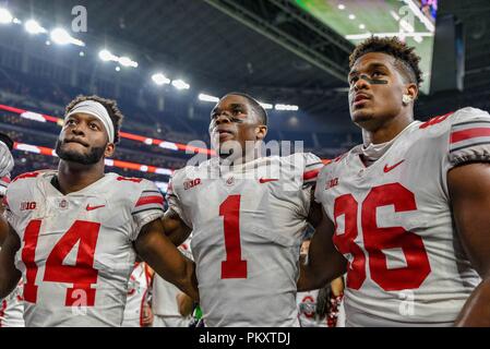 Texas, USA. 15. September 2018. Arlington, Texas, USA. 15 Sep, 2018. Ohio State Buckeyes Feiern nach dem Sieg über TCU 40-28 am Ende der NCAA Advocare Showdown Fußballspiel zwischen der Ohio State University Roßkastanien und TCU Horned Frogs bei AT&T Stadium in Arlington, Texas. Michael Dorn/CSM/Alamy Live News Credit: Cal Sport Media/Alamy leben Nachrichten Stockfoto