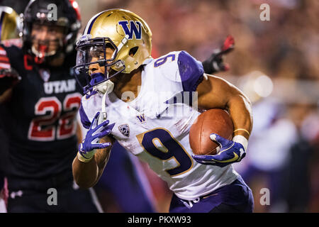 Salt Lake City, USA. 15. September 2018. Washington Huskies laufen zurück Myles Gaskin (9) während der NCAA College Football Spiel zwischen Washington und Utah am Samstag September 15, 2018 am Reis - Eccles Stadium in Salt Lake City, UT. Jakob Kupferman/CSM Credit: Cal Sport Media/Alamy leben Nachrichten Stockfoto