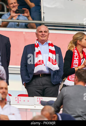 München, Deutschland. 15. September 2018. Uli Hoeneß (FCB-Präsident), FCB-Präsident und Vorstandsvorsitzender der FC BAYERN MÜNCHEN - Bayer 04 Leverkusen 3-1 - DFL-Bestimmungen verbieten die Verwendung von Fotografien als BILDSEQUENZEN und/oder quasi-VIDEO - 1. Deutsche Fussball Liga, München, 15. September 2018, Saison 2018/2019, Spieltag 4 © Peter Schatz/Alamy leben Nachrichten Stockfoto