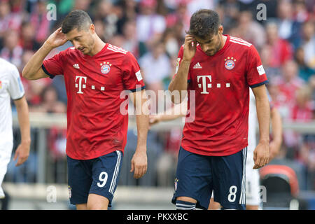 München, Deutschland. 15. September 2018. München, Deutschland. 15 Sep, 2018. Robert Lewandowski (FCB) und Javi Martinez (FCB) GES/Fußball/1. Bundesliga: Bayern München - Bayer 04 Leverkusen, 15.09.2018 Fußball: 1.Liga: FC Bayern München gegen Bayer 04 Leverkusen, München, 15. September 2018 | Verwendung der weltweiten Kredit: dpa/Alamy Leben Nachrichten Quelle: dpa Picture alliance/Alamy leben Nachrichten Stockfoto