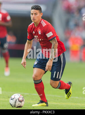 München, Deutschland. 15. September 2018. München, Deutschland. 15 Sep, 2018. James Rodriguez (FCB) auf der Kugel, Single Action GES/fussball/1. Bundesliga: Bayern München - Bayer 04 Leverkusen, 15.09.2018 Fußball: 1.Liga: FC Bayern München gegen Bayer 04 Leverkusen, München, 15. September 2018 | Verwendung der weltweiten Kredit: dpa/Alamy Leben Nachrichten Quelle: dpa Picture alliance/Alamy leben Nachrichten Stockfoto