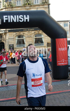 Mansfield, Nottinghamshire, England, UK. 16.September 2018. Ben Bradley die heraus gesprochen, Tory M.P. für Mansfield konkurrieren in der Mansfield 10 k und der Fertigung in 150 Platz 607 mit einer Zeit von 49 min. 50sec. Alan Beastall/Alamy leben Nachrichten Stockfoto