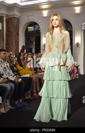 London, Großbritannien. 15. September 2018. SamDada Mode Internationale im Amba Hotel während der London Fashion Week. Kredit: Kredite: Marcin Marcin Libera Libera/Alamy leben Nachrichten Stockfoto