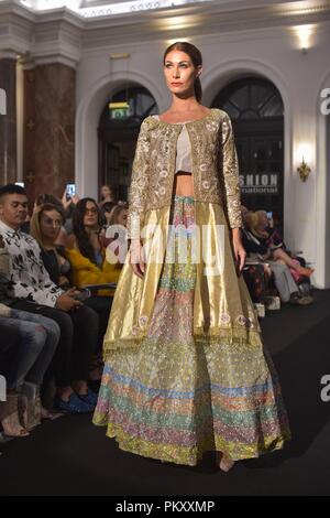 London, Großbritannien. 15. September 2018. SamDada Mode Internationale im Amba Hotel während der London Fashion Week. Kredit: Kredite: Marcin Marcin Libera Libera/Alamy leben Nachrichten Stockfoto