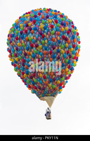 Longleat, Wiltshire, UK. 15 Sep, 2018. Perfektes Wetter für das Fliegen die Heißluftballons am Himmel Longleats Safari. Ein Ballon Luftballons basiert auf dem Film, schwebt hoch in den Himmel, die an der Abendmesse aufstieg. Credit: Carolyn Jenkins/Alamy leben Nachrichten Stockfoto